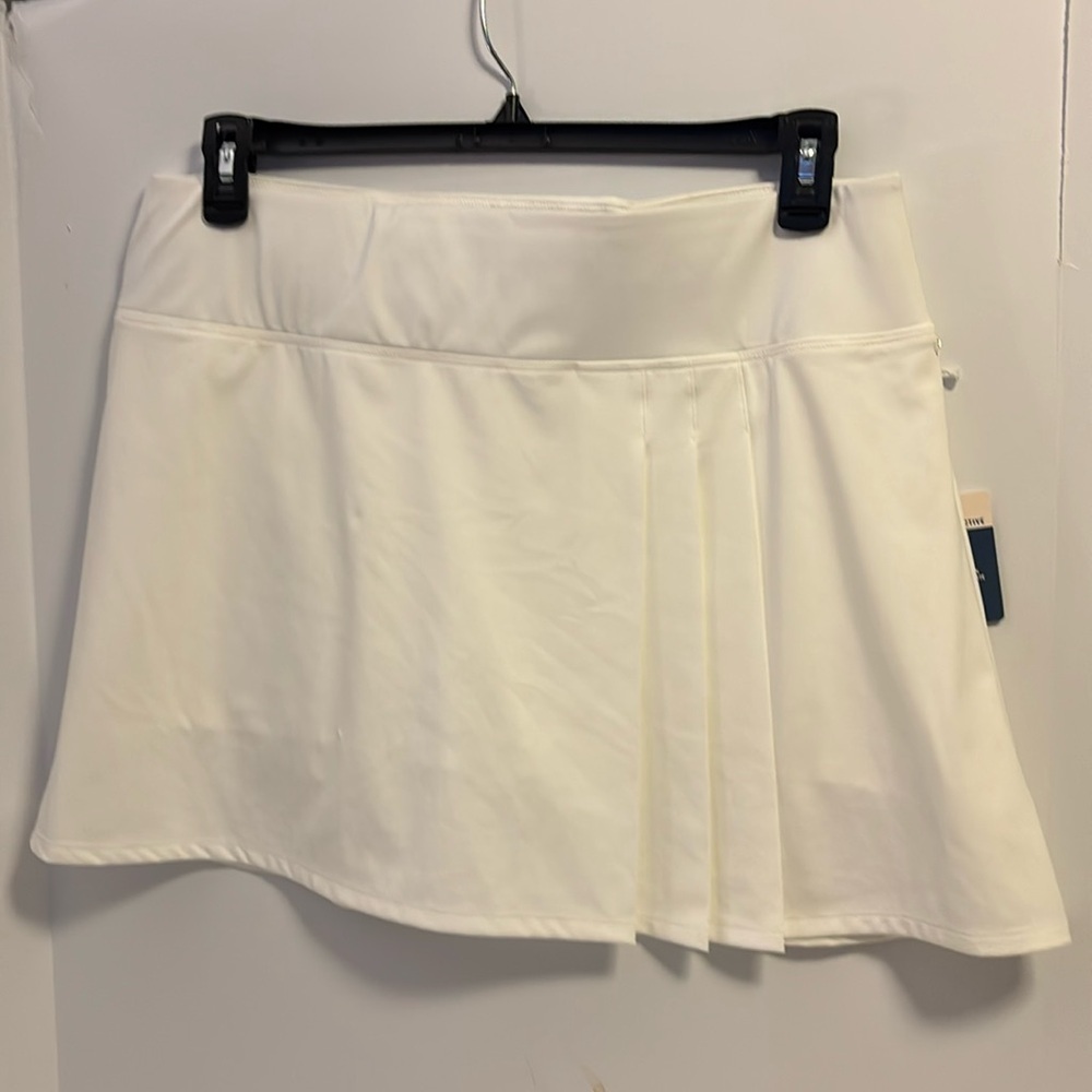 TOMMY BAHAMA ACTIVE SKORT NWTS
WHITE SIZE XL 18” WAIST LENGTH 15-16”